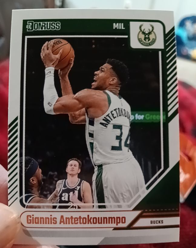 2024-25 Donruss #172 Giannis Antetokounmpo — front