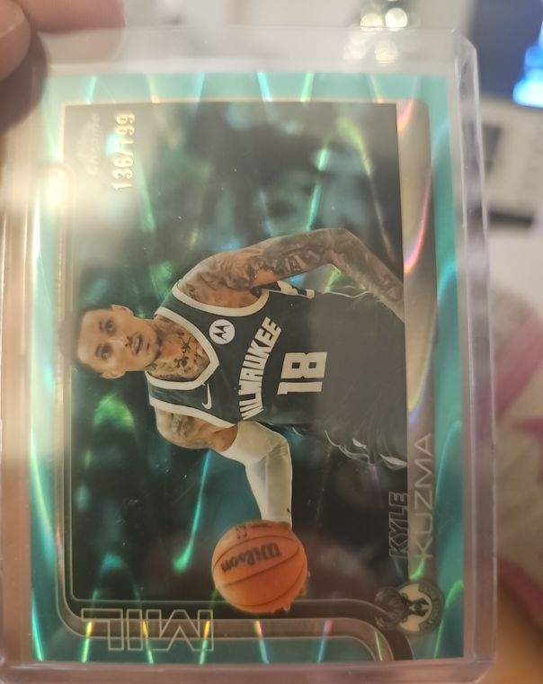 2025-26 Topps Chrome #118 Kyle Kuzma — front