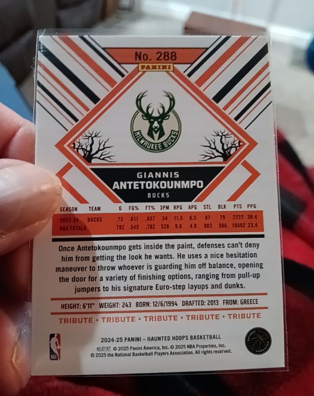 2024-25 Panini NBA Hoops Tribute #288 Giannis Antetokounmpo — front