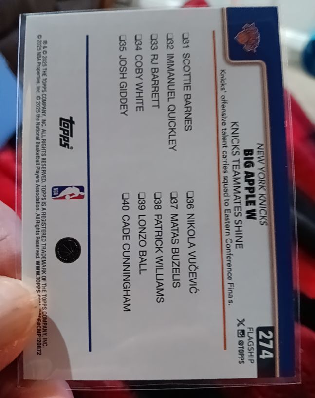 2025-26 Topps #274 New York Knicks Big Apple Teammates Shine — front