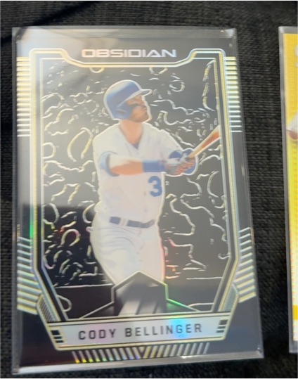 2019 Panini Obsidian Prizm #10 Cody Bellinger — front