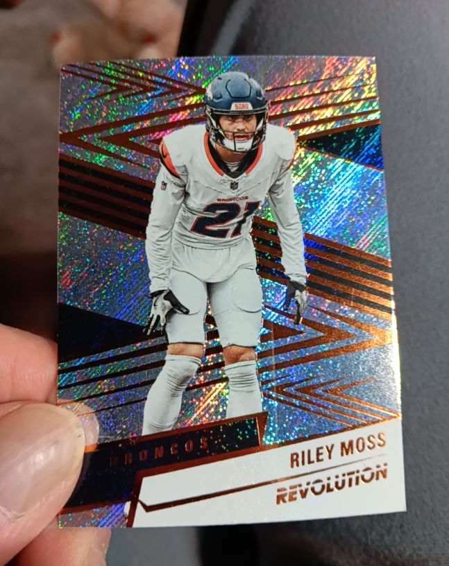 2025 Panini Revolution #108 Riley Moss — front