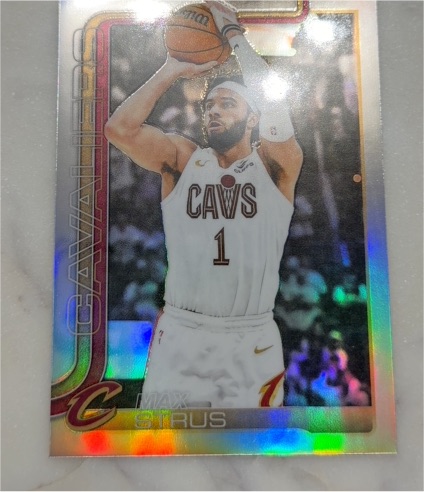 2025-26 Topps Chrome #32 Max Strus — front