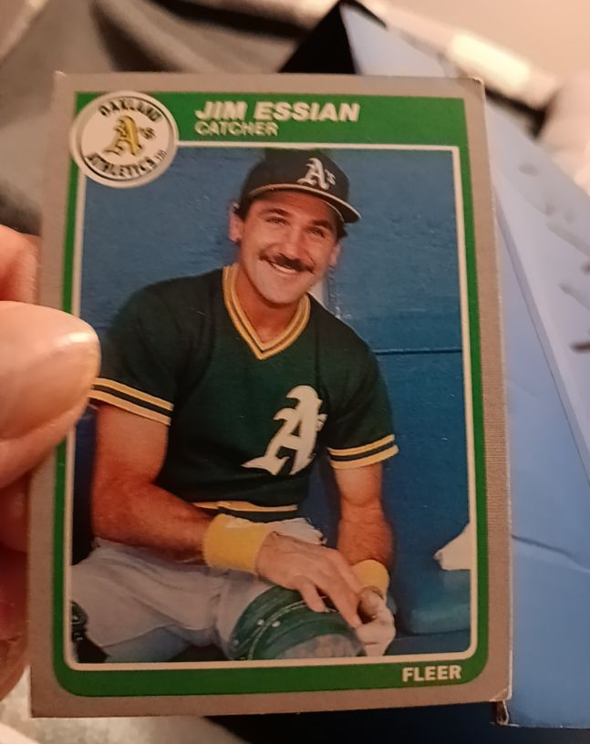 1985 Fleer #423 Jim Essian Oakland Athletics — front