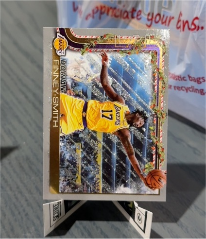 2025-26 Topps Holiday #H118 Dorian Finney-Smith — front