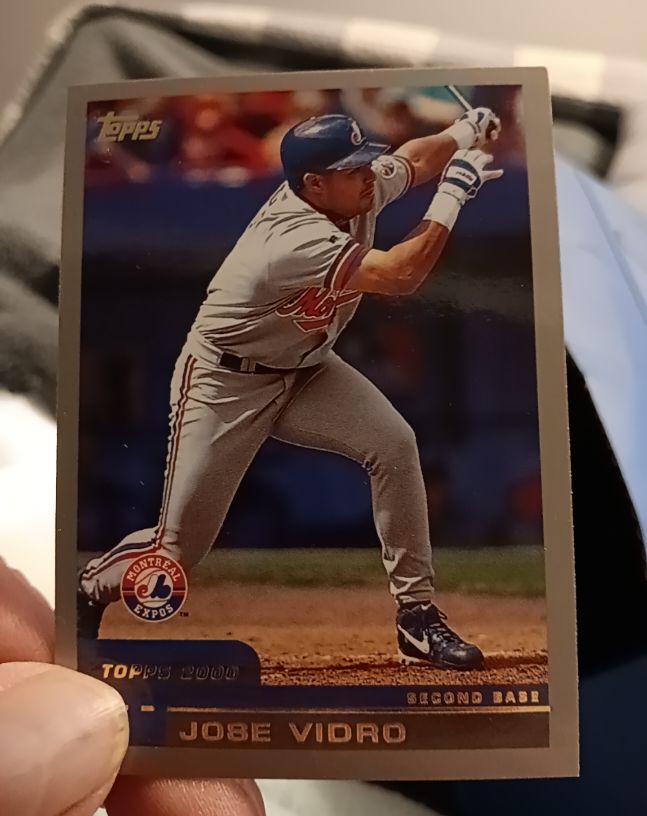 2000 Topps #77 Jose Vidro — front