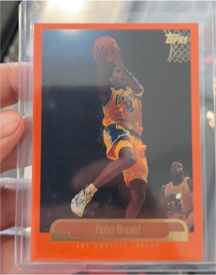 1999-2000 Topps #125 Kobe Bryant — front