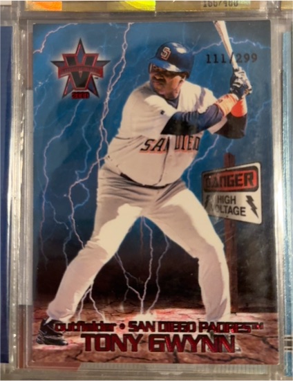 2000 Pacific Vanguard High Voltage #32 Tony Gwynn — front