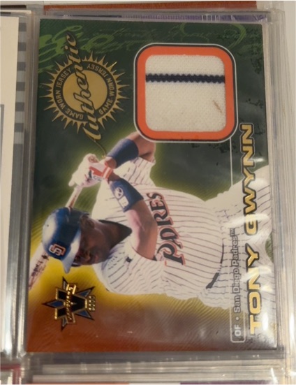 2000 Pacific Vanguard #4 Tony Gwynn — front