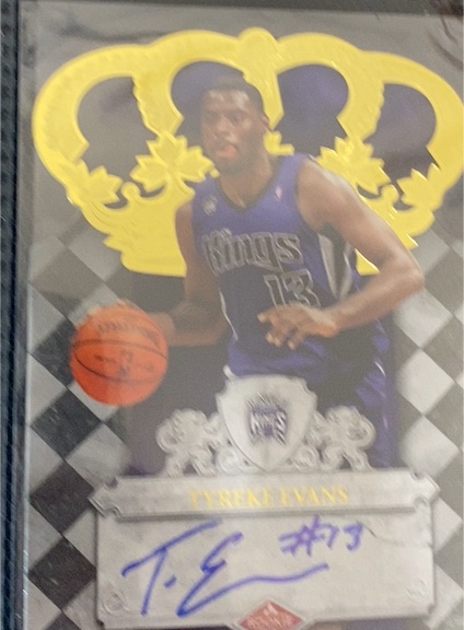 2009-10 Panini Crown Royale #101 Tyreke Evans Rookie Auto RC — front