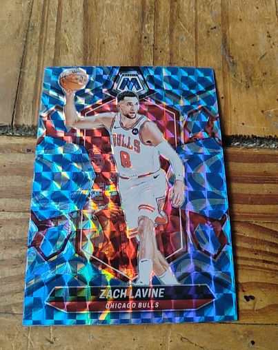2023-24 Panini Mosaic Zach LaVine — front