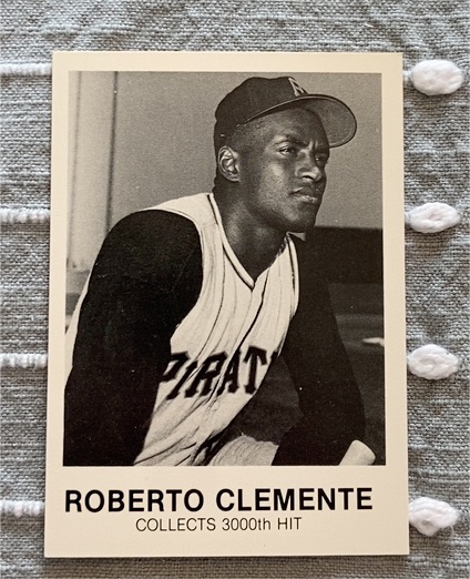 1977 TCMA Galasso Glossy Greats #136 Roberto Clemente — front