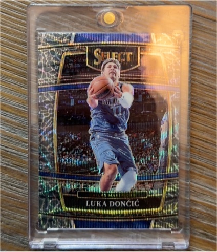 2021-22 Panini Select #12 Luka Dončić — front