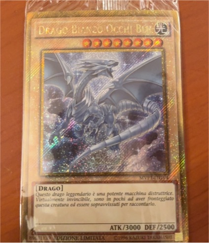 Yu-Gi-Oh! 1996 MVP1-ENGV4 Blue-Eyes White Dragon Gold Secret Rare Limited Edition — front