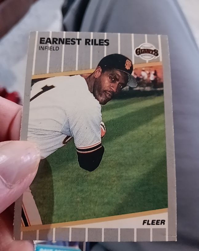1989 Fleer #341 Earnest Riles — front
