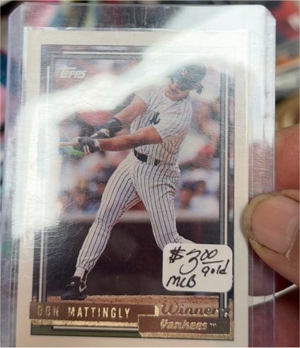 1992 Topps #300 Don Mattingly — front