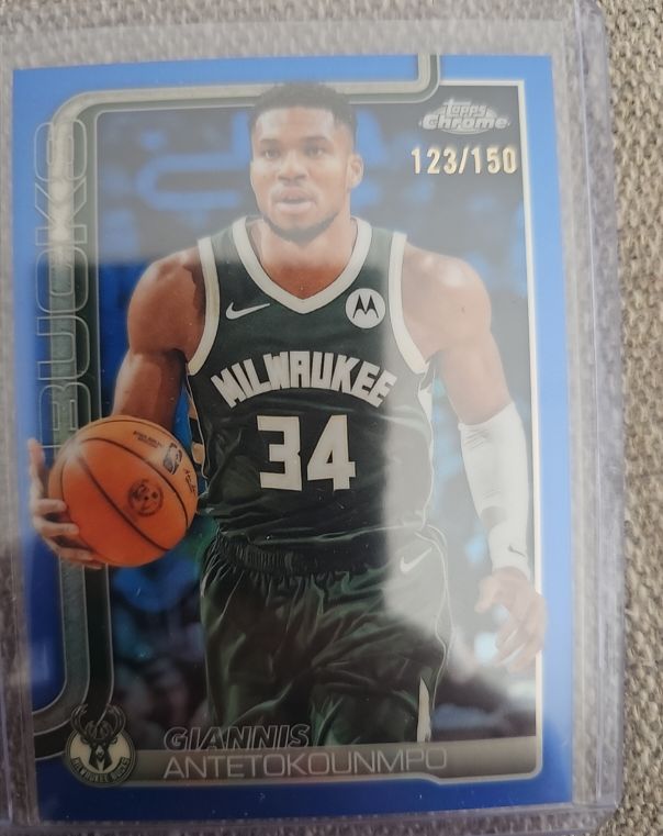 2025-26 Topps Chrome #123 Giannis Antetokounmpo — front