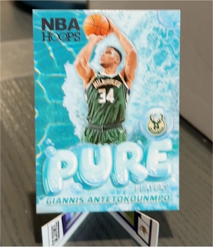 2024-25 Panini NBA Hoops #7 Giannis Antetokounmpo Pure Players — front