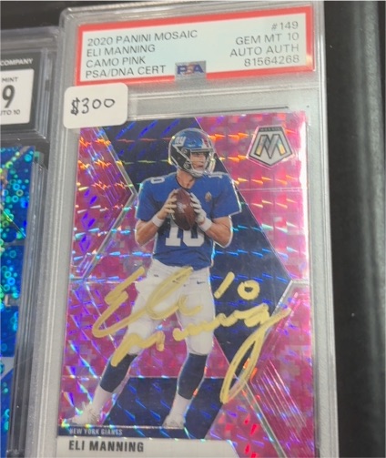 2020 Panini Mosaic #149 Eli Manning Camo Pink — front
