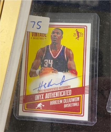 2021 Onyx Vintage Basketball Hakeem Olajuwon On Card Auto — front