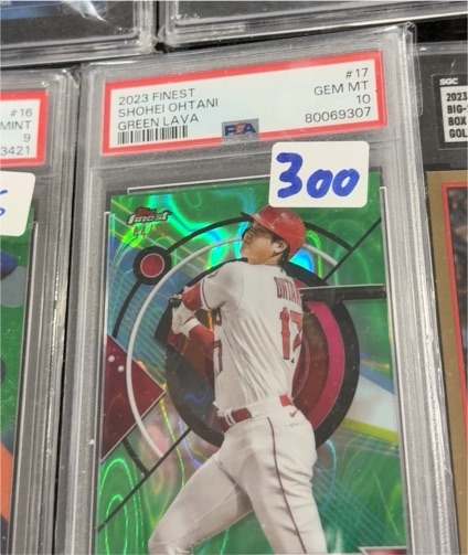2023 Topps Finest #17 Shohei Ohtani Green Lava — front