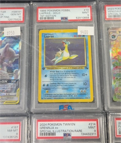 1999 Pokémon Fossil #10 Lapras Holo 1st Edition — front
