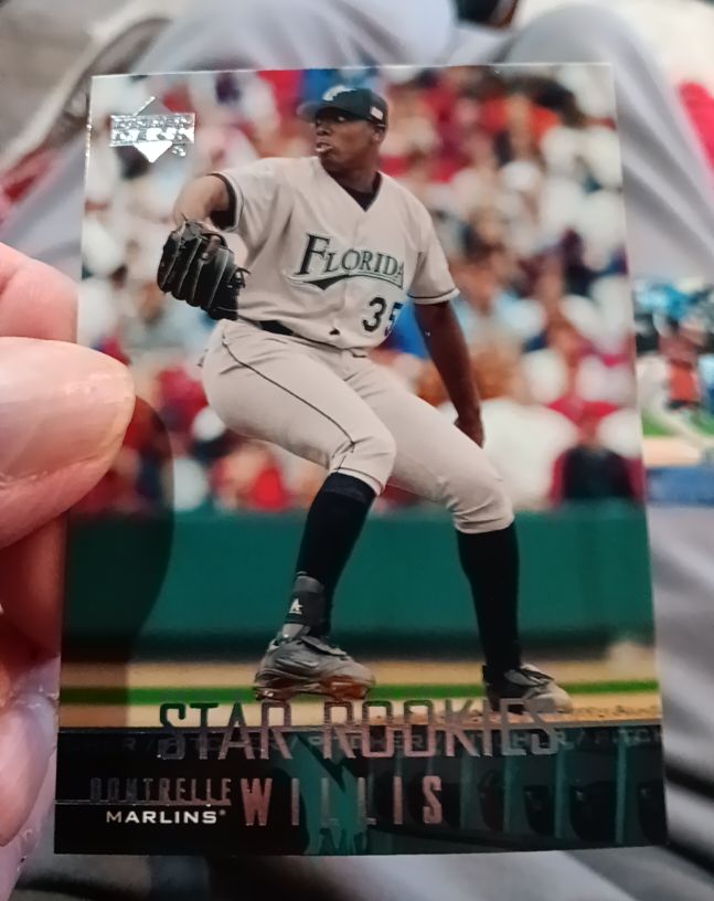 2004 Upper Deck Star Rookies #1 Dontrelle Willis — front