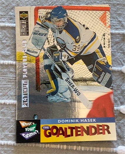 1995-96 Collector's Choice Player's Club Platinum #367 Dominik Hasek — front