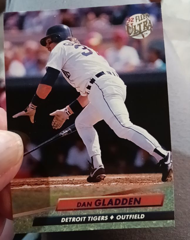 1992 Fleer Ultra #361 Dan Gladden — front