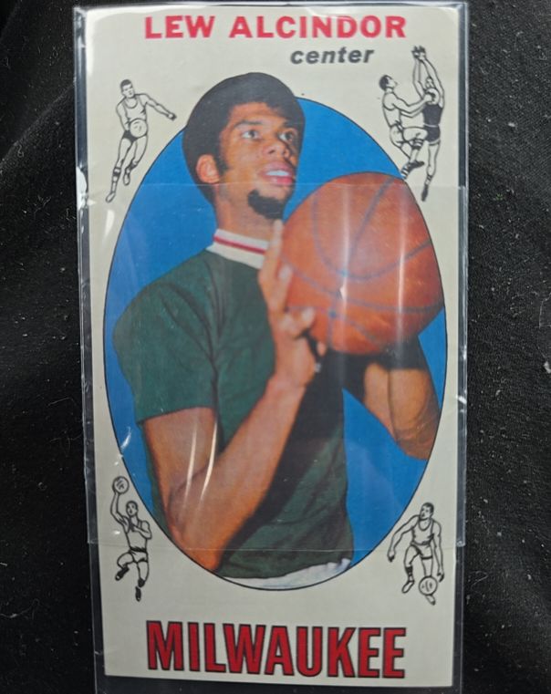 1969-70 Topps #25 Lew Alcindor — front
