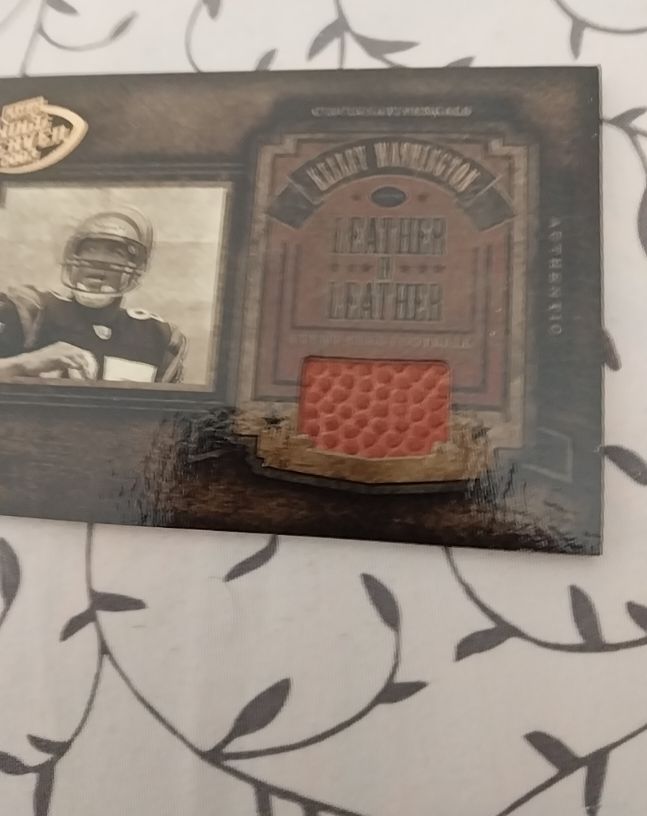 2003 Playoff Hogg Heaven Leather In Leather Randy Moss #LL-10 — front