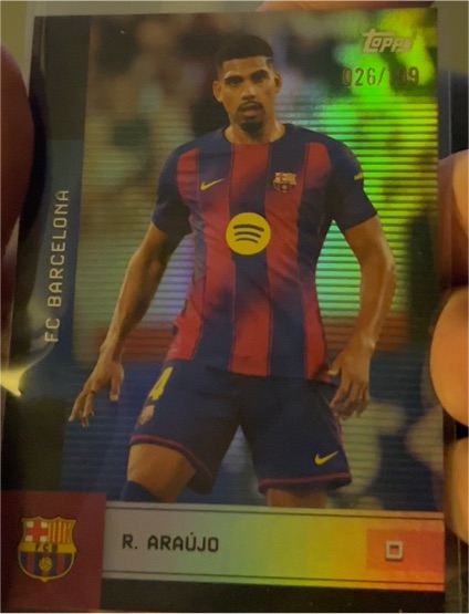 2025 Topps FC Barcelona #026/99 R. Araújo — front