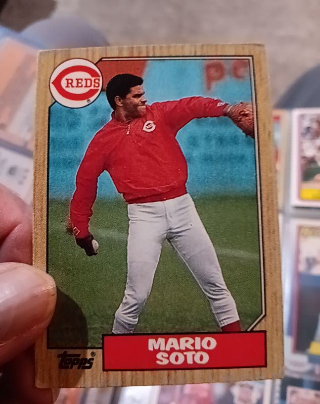 1987 Topps #517 Mario Soto — front
