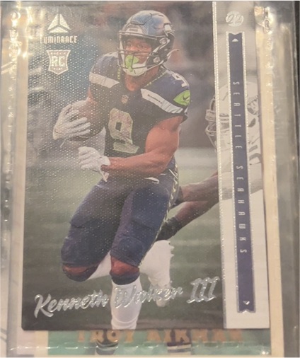 2022 Panini Chronicles #206 Kenneth Walker III Luminance Update Rookies — front