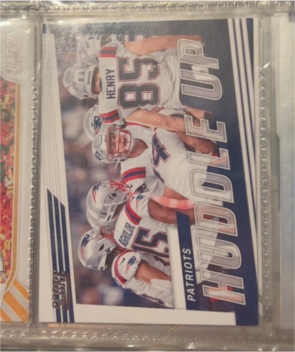 2022 Panini Score Football #HU-NE New England Patriots Huddle Up — front