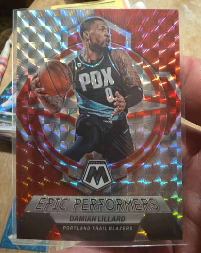 2022-23 Panini Mosaic Epic Performers Green #11 Damian Lillard — front