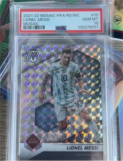 2021-22 Panini Mosaic FIFA Road to World Cup #10 Lionel Messi — front