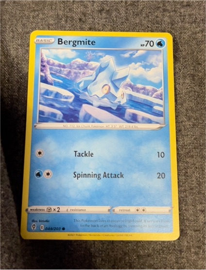2021 Pokémon Evolving Skies #44 Bergmite — front