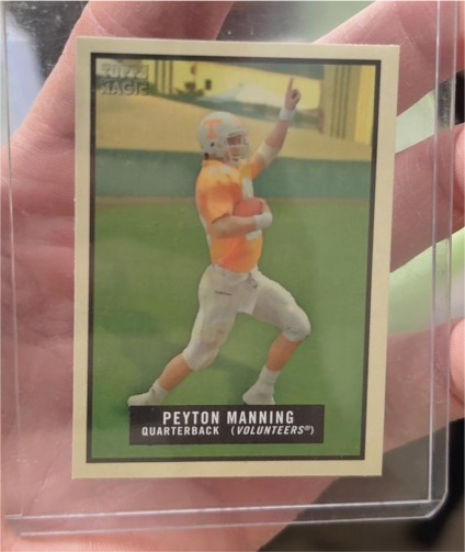 2009 Topps Magic #17 Peyton Manning — front