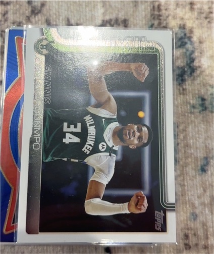 2025-26 Topps #54 Giannis Antetokounmpo — front