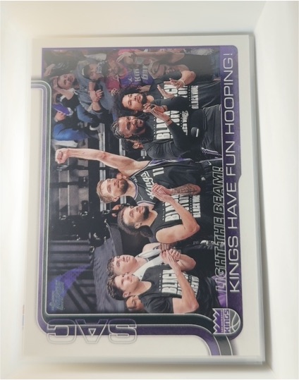 2025-26 Topps #295 Light The Beam!: Kings Have Fun Hooping! Sacramento Kings — front