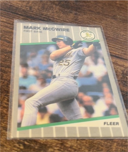 1989 Fleer #17 Mark McGwire — front
