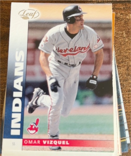 2002 Leaf #110 Omar Vizquel — front