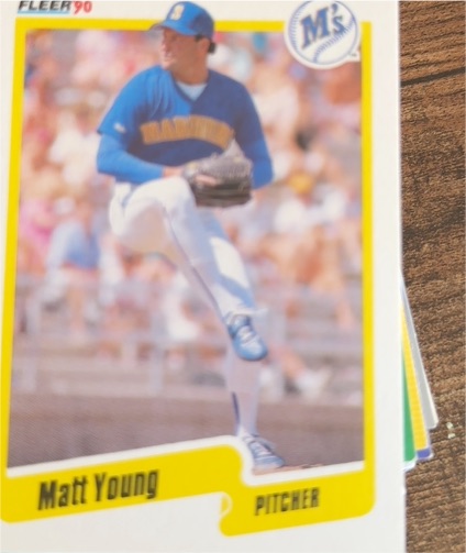 1990 Fleer #90 Matt Young — front