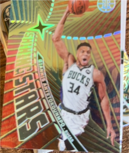 2021-22 Panini Illusions Shining Stars Giannis Antetokounmpo — front