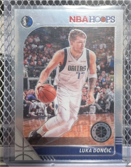 2019-20 Panini NBA Hoops Premium Stock #39 Luka Dončić — front