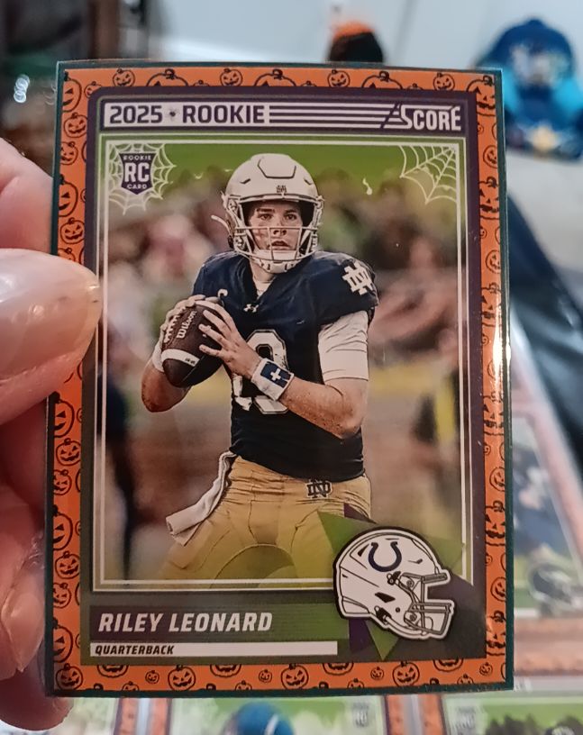 2025 Panini Score #9 Riley Leonard — front