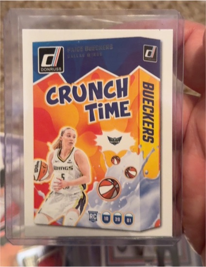 2025 Donruss WNBA #19 Paige Bueckers Crunch Time Rookie — front