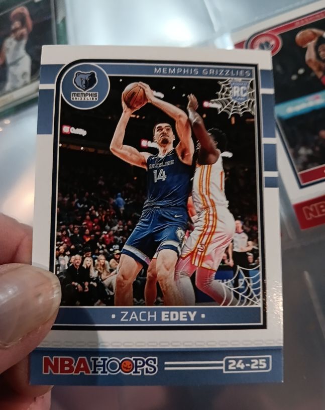 2024-25 Panini NBA Hoops Haunted Hoops #256 Zach Edey — front