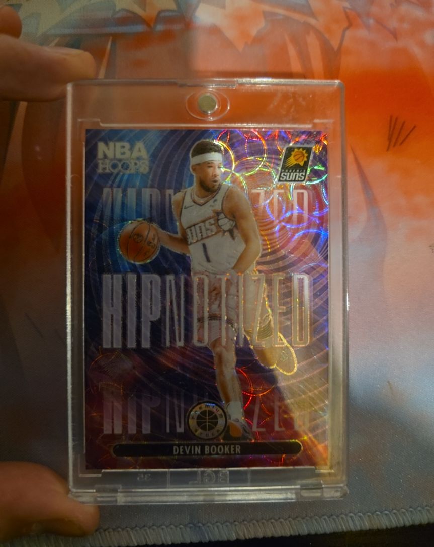 2023-24 Panini NBA Hoops Premium Stock #5 Devin Booker Hipnotized — front